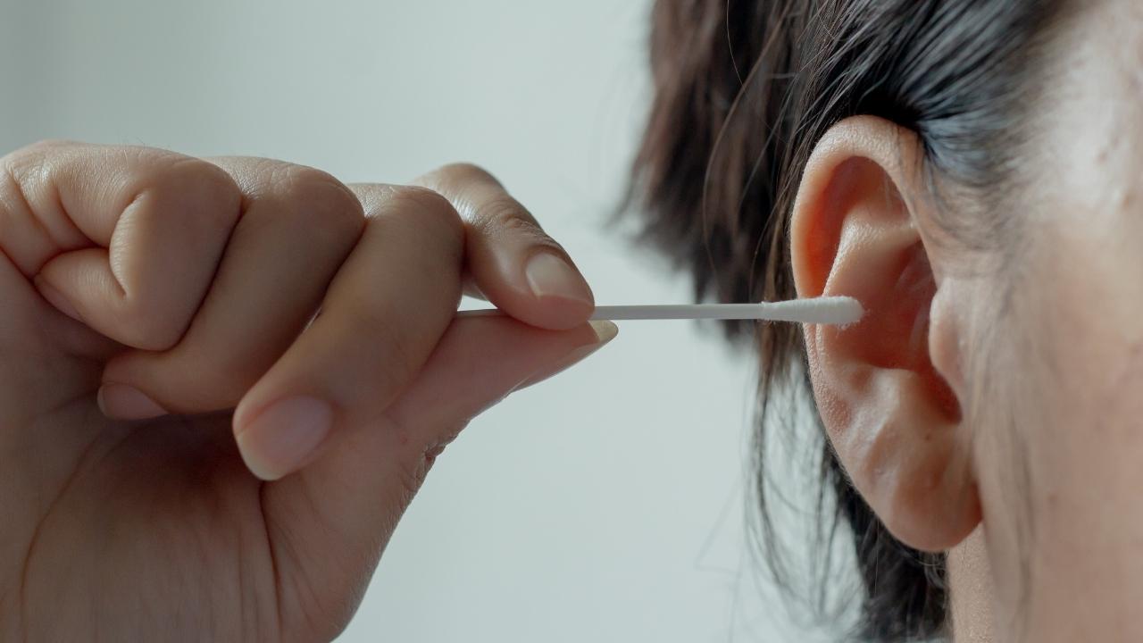 How To Remove Earwax Buildup