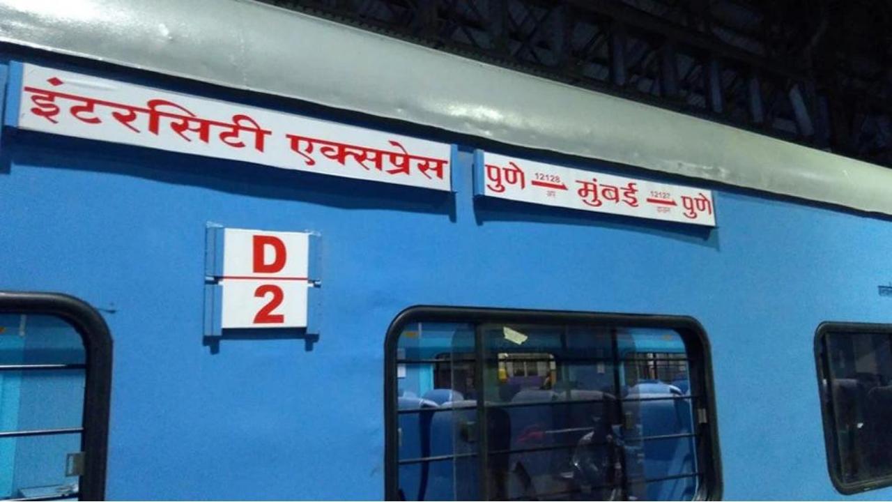 Valsad Vadnagar Intercity Express