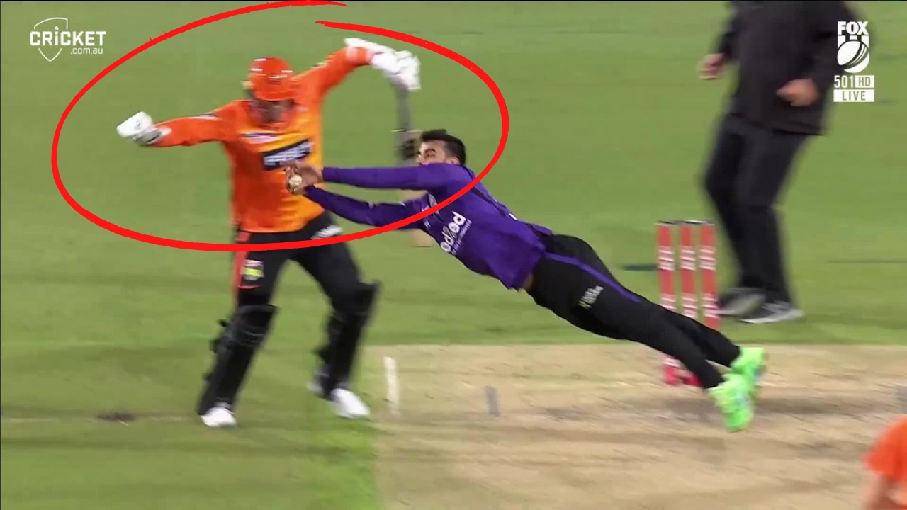 Shadab Khan Stunning Caught And Bowled
