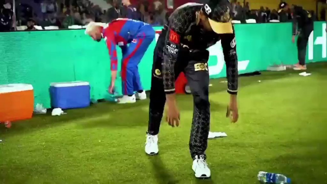 Babar Azam Help Clean Up Trash