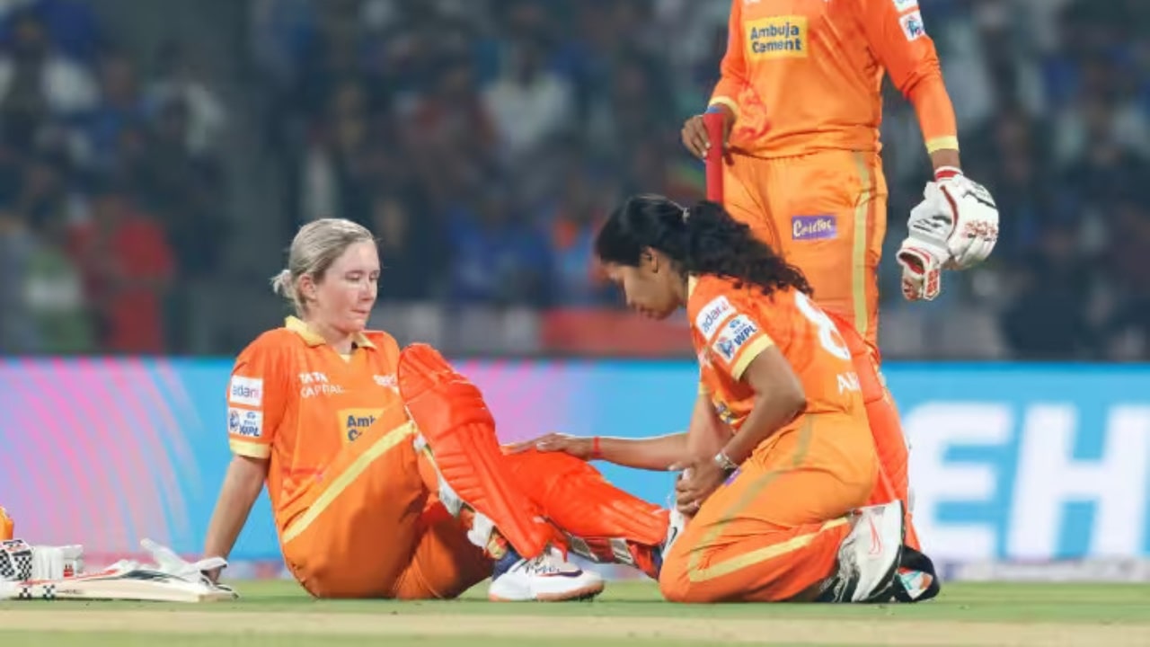 Beth Mooney Knee Problem
