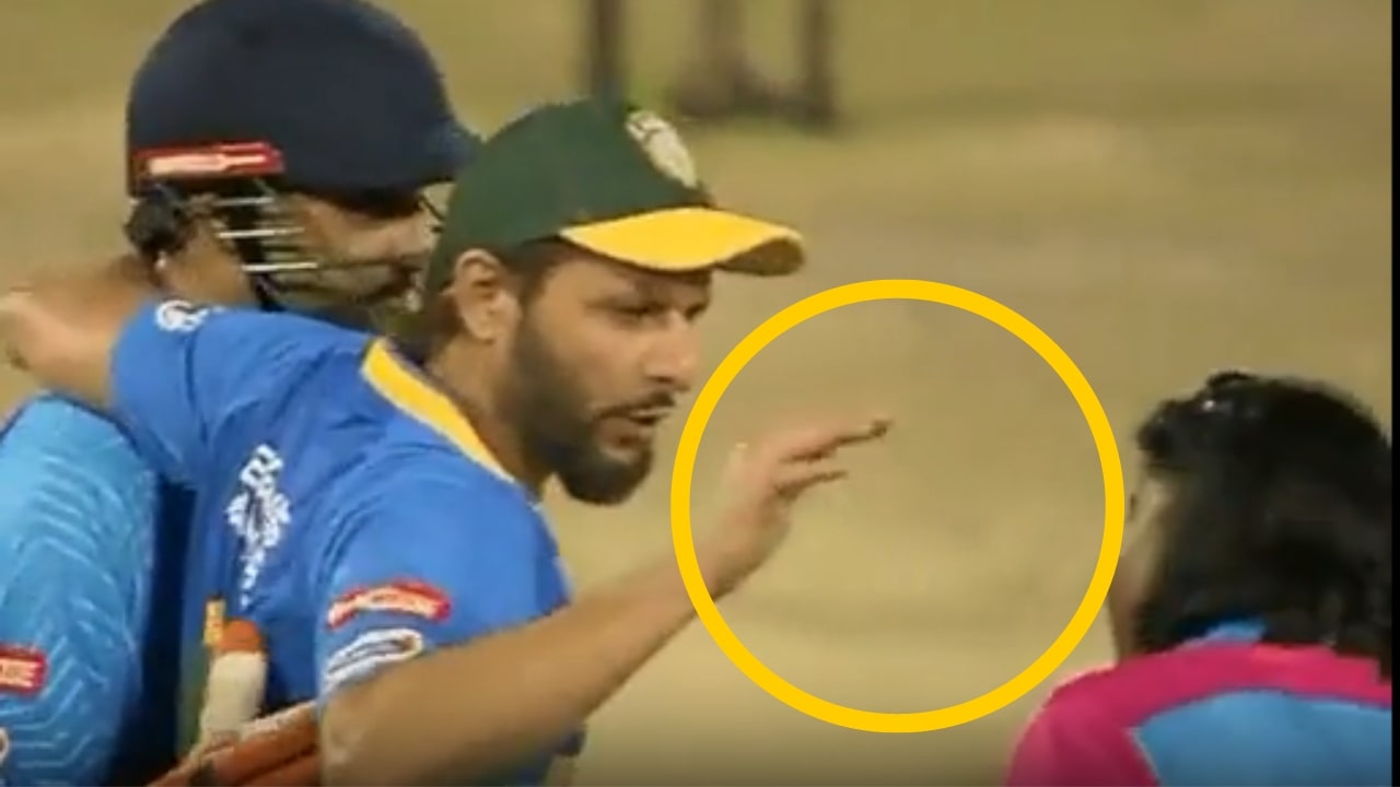 Shahid Afridi Hugs Female Umpire