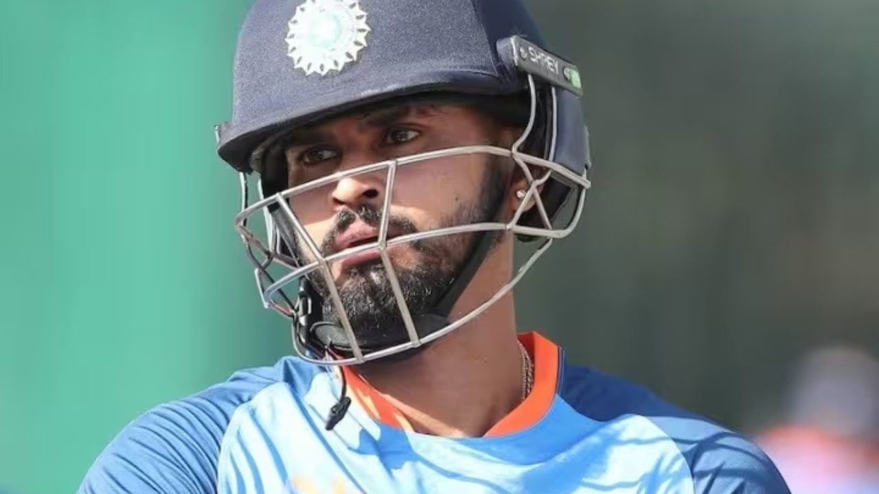 Shreyas Iyer Back Pain