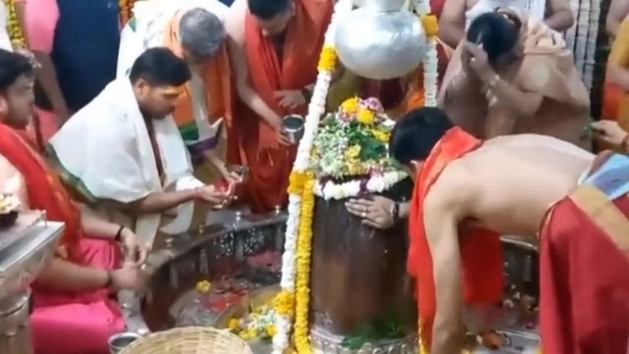 Umesh Yadav Reached Mahakaleshwar