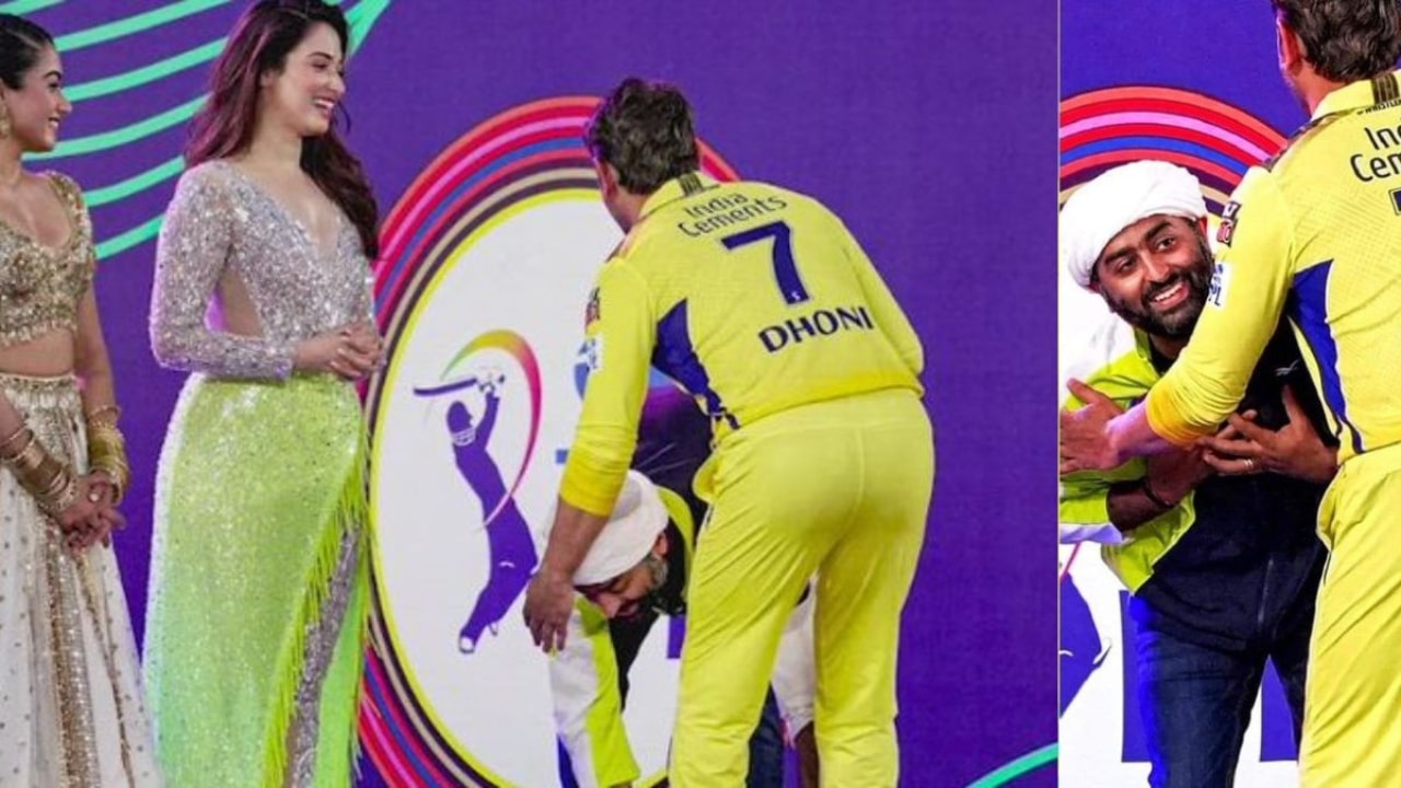 Arijit Singh Touches MS Dhoni Feet