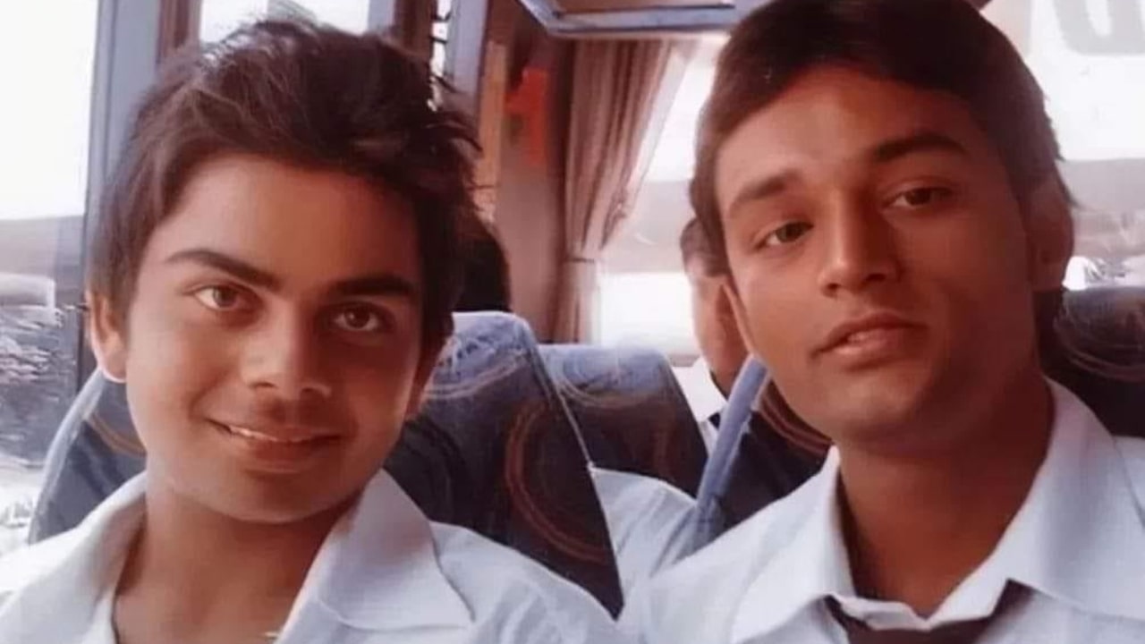Virat Kohli and MS Dhoni Old Photo In Bus