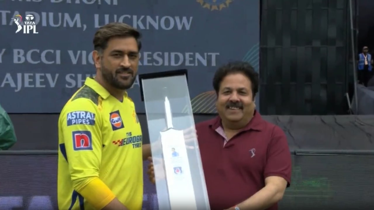 MS Dhoni Honored At Ekana Stadium