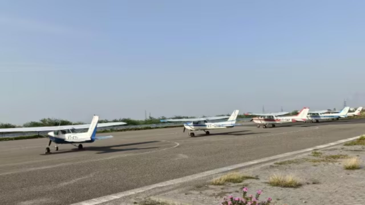 Five Planes Landed At Farrukhabad Airstrip
