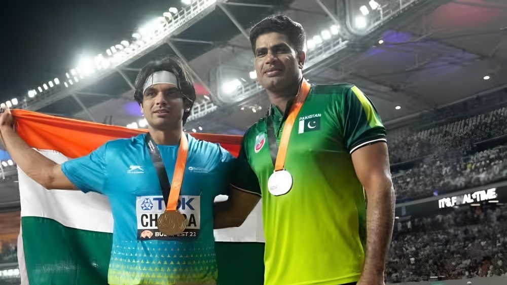 Arshad Nadeem Pose With Indian Flag