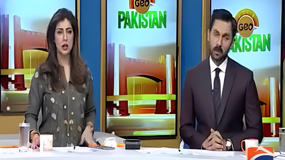 Pakistani Anchors React To India Moon Landing