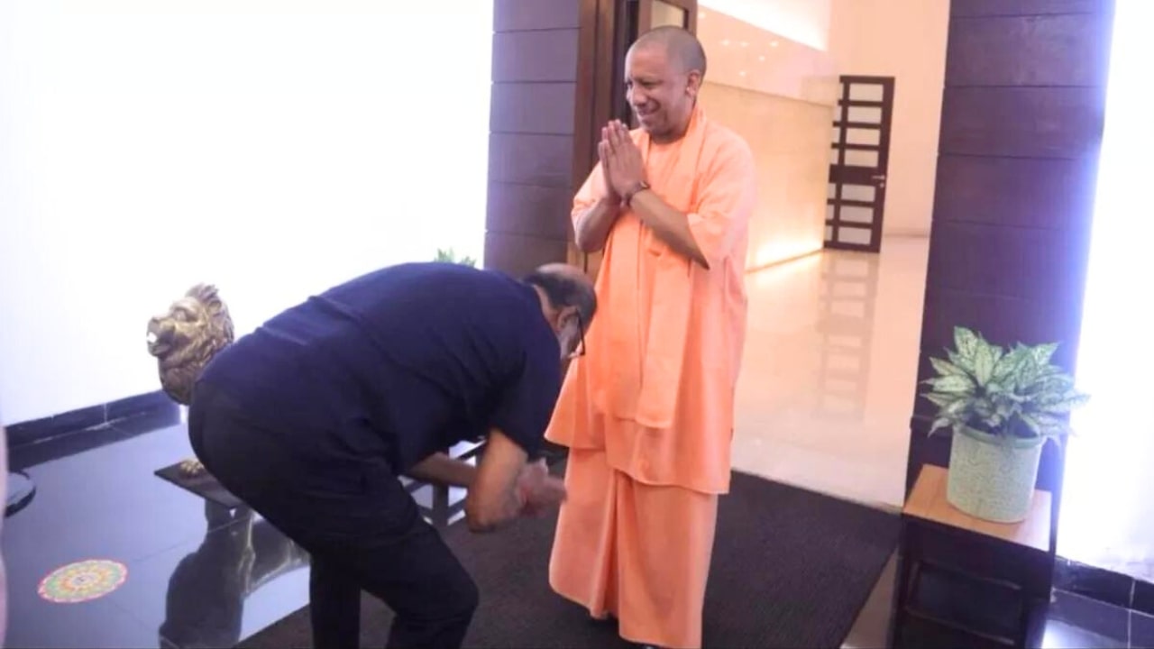 Rajinikanth Touches Yogi Adityanath Feet