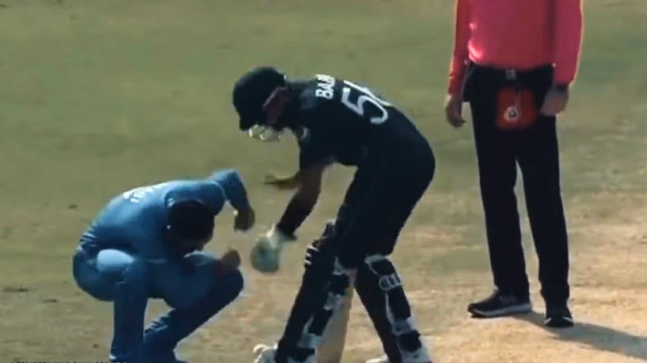 Babar Azam Refuses Mohammad Nabi Help