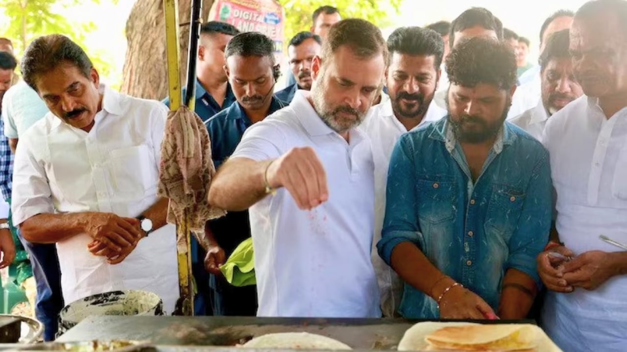 Rahul Gandhi Making Dosa