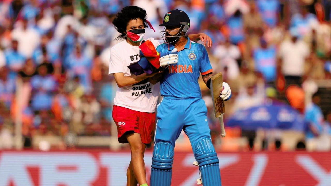 Virat Kohli Fan Enters Field With Palestinian Flag