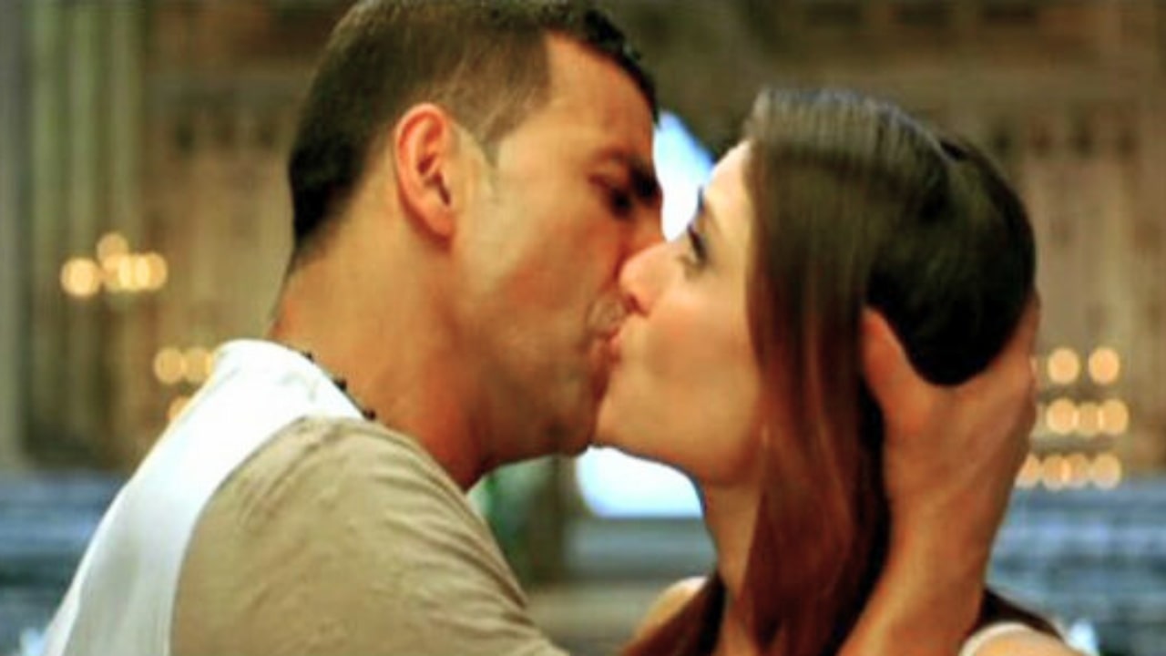 Kambakkht Ishq Kissing Scene