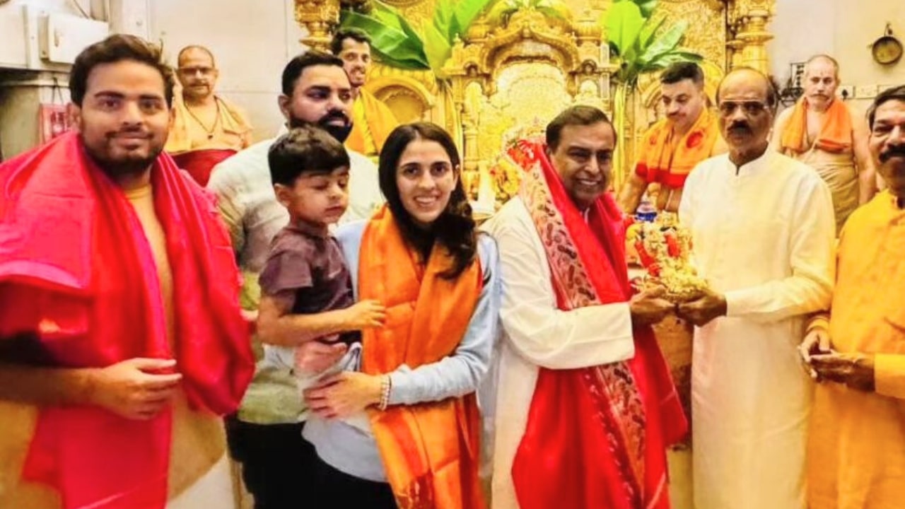 Ambani Family Visit Siddhivinayak Temple