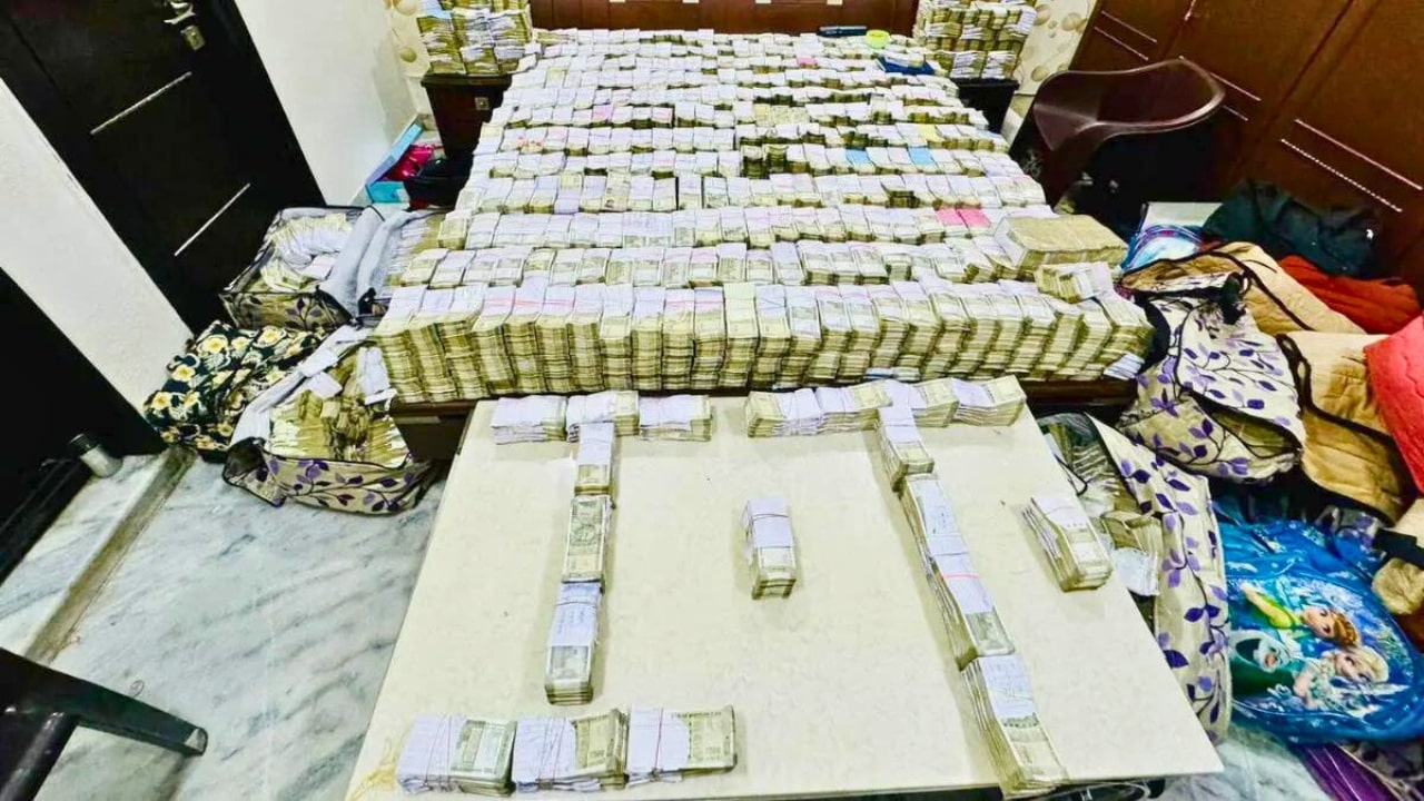 Income Tax Raid Harmilap Traders Agra