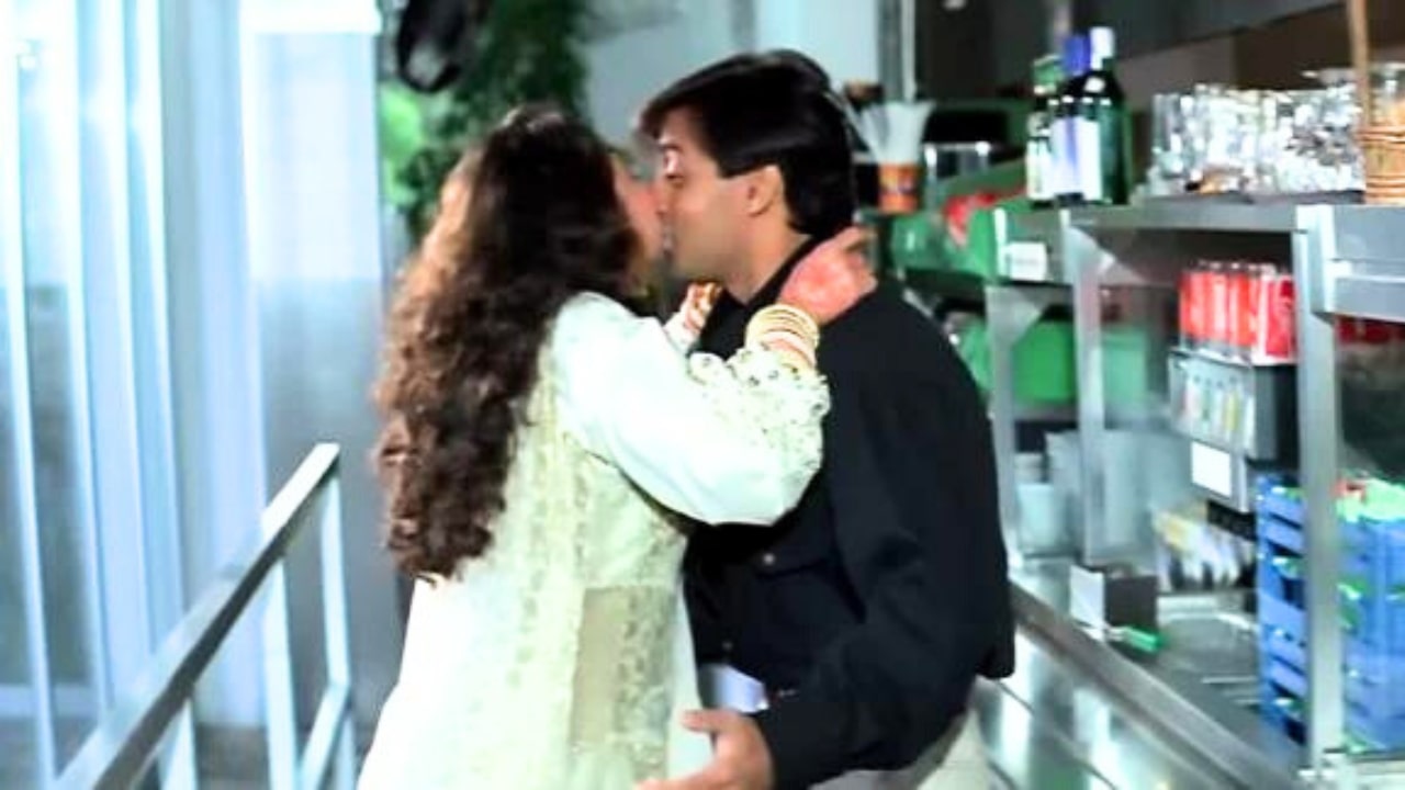 Salman Khan Kiss Karisma Kapoor