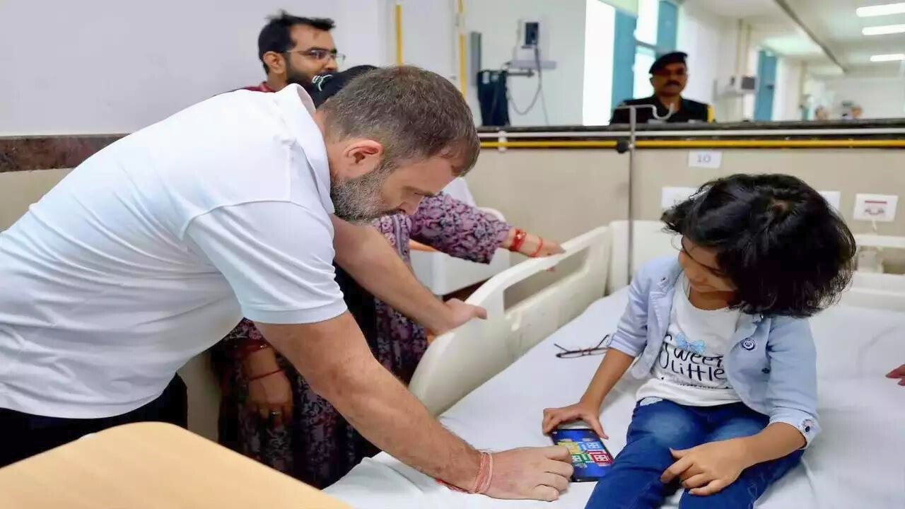 Rahul Gandhi Plays Ludo With Aradhya