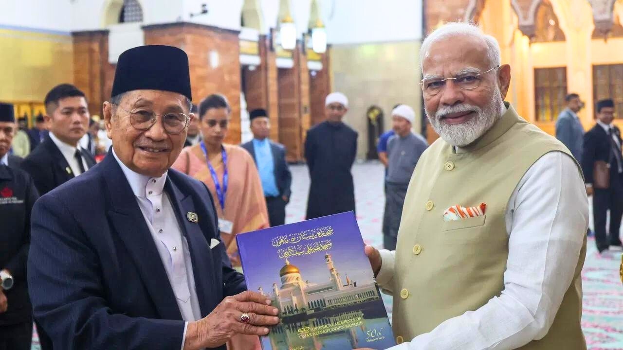 Prime Minister Modi Visited The Saifuddin Mosque