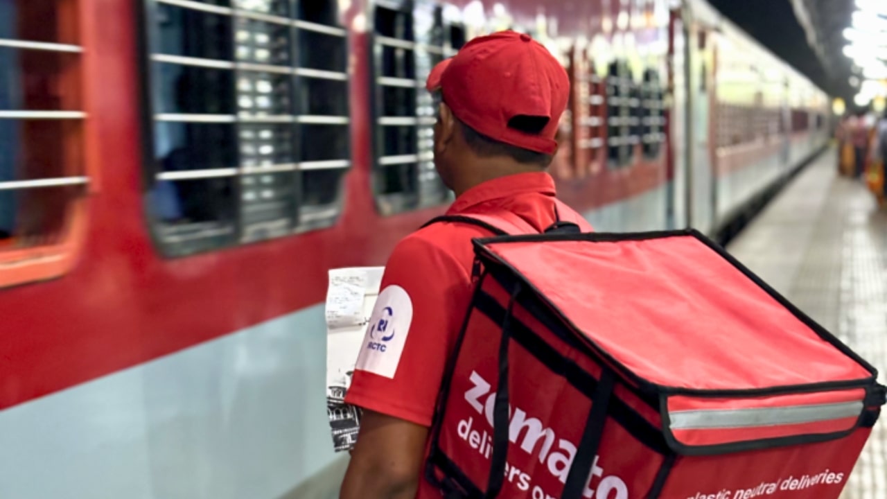 Zomato Food Delivery In Train